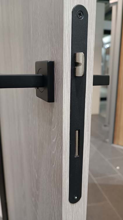 Porte intérieure complète Uran Grey Oak 201,5x78cm alvéolaire réversible + châssis noir 40cm