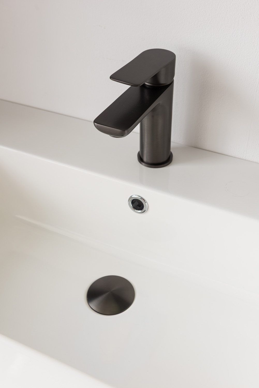 Badkamermeubel Tarik amber eik hangend met enkele wastafel glanzend wit 90cm