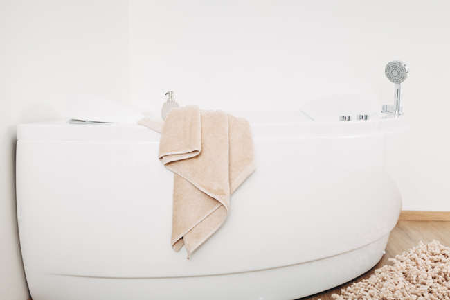 Baignoire d'angle Oliver avec whirlpool