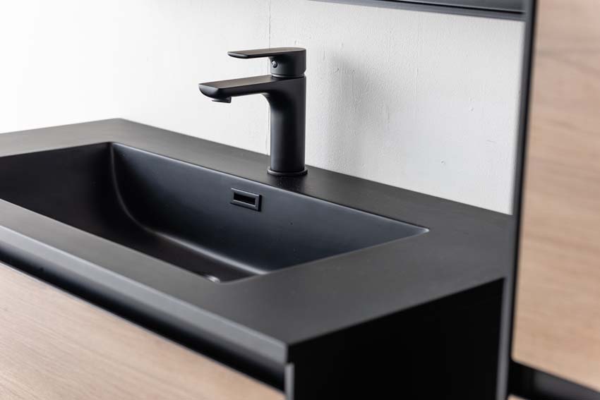 Meuble de salle de bain Molly aspect bois suspendu avec lavabo simple noir mat 90cm Meuble de salle de bain Molly aspect bois suspendu avec lavabo simple noir mat 90cm