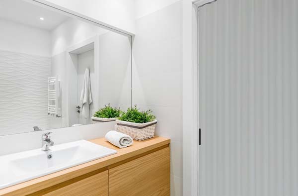 Porte pliante gris clair simili cuir sur mesure