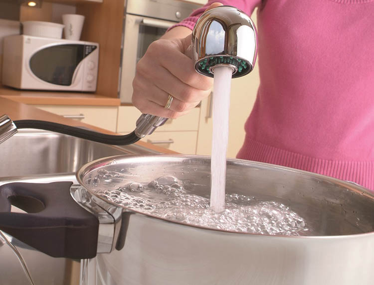 Keukenkraan Aiko chroom uittrekbare sproeikop - Lage druk