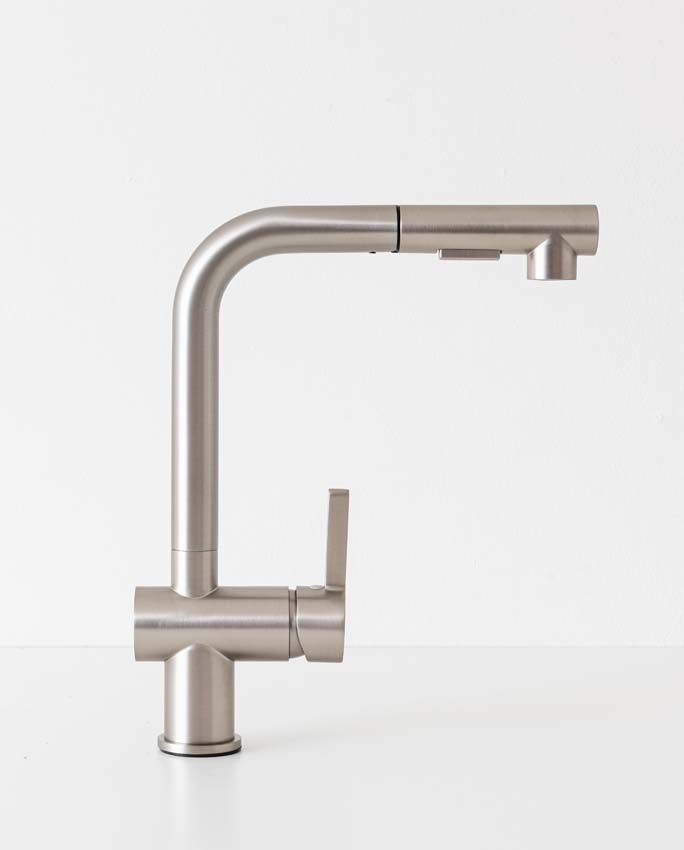 Robinet de cuisine Maeve aspect inox brossé avec bec extractible Robinet de cuisine Maeve aspect inox brossé avec bec extractible
