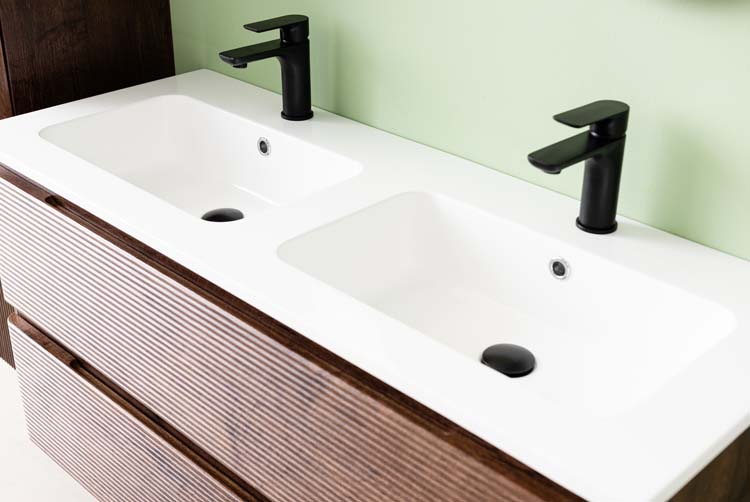 Meuble de salle de bains Jelte noyer suspendu avec lavabo double blanc mat 120cm Meuble de salle de bains Jelte noyer suspendu avec lavabo double blanc mat 120cm