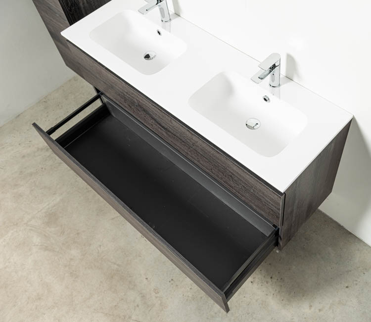 Badkamermeubel Dotan donkere eik hangend met dubbele wastafel mat wit 140cm
