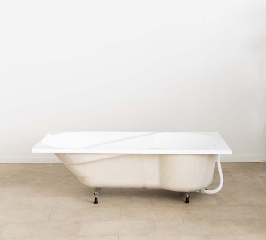 Baignoire encastrable Cora blanc brillant ergonomique 180x80cm + set de pieds réglables