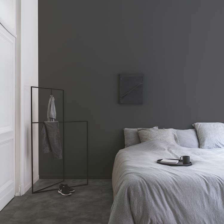 Sol vinyle Quick-Step Illume dalle 6mm graphite doux gris foncé 85,6x42,8cm avec sous-couche