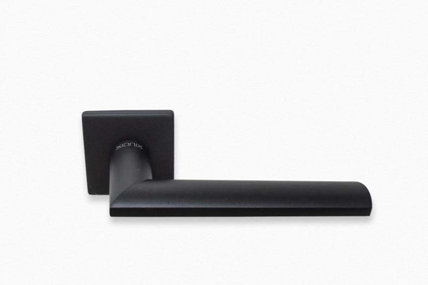 Deurkruk Xinnix 004 aluminium geanodiseerd zwart complete set incl. rosas