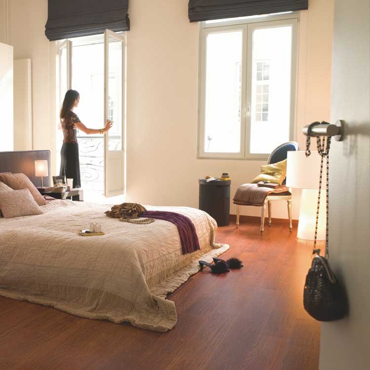 Stratifié Quick-Step Eligna 8mm rouge 138x15,6cm