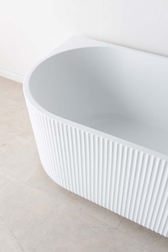Baignoire semi-îlot Chase blanc mat nervuré 170x80cm