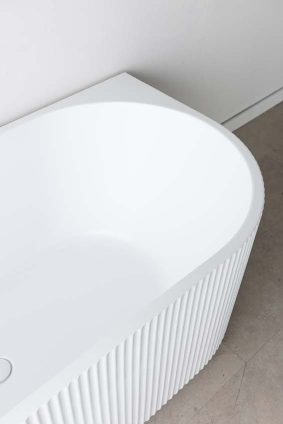 Baignoire semi-îlot Chase blanc mat nervuré 170x80cm