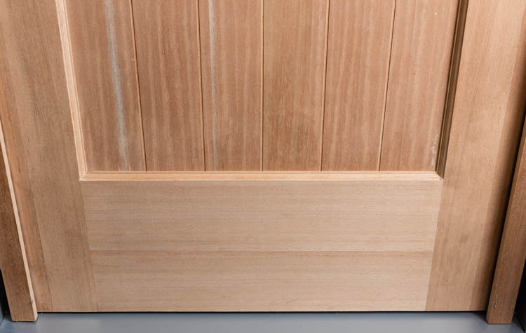 Porte extérieure bois à planchettes meranti naturel 940x2145mm poussant à gauche