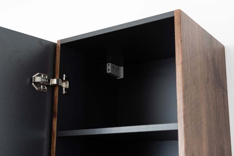 Kolomkast Jelte notelaar hangend 170x40x35cm