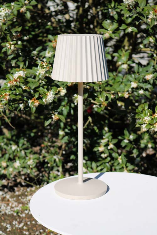 JUSTINE - Oplaadbare Tafellamp Buiten - Accu/Batterij - LED Dimb. - 1x2W 2700K - IP54 - Met draadloos oplaadstation - Beige