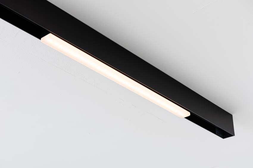 Rail lumineux Béa noir - 1,8m/2x1,2m - 3 lustres / 2 spots / 2 anneaux / 1 module - 6x4W Rail lumineux Béa noir - 1,8m/2x1,2m - 3 lustres / 2 spots / 2 anneaux / 1 module - 6x4W
