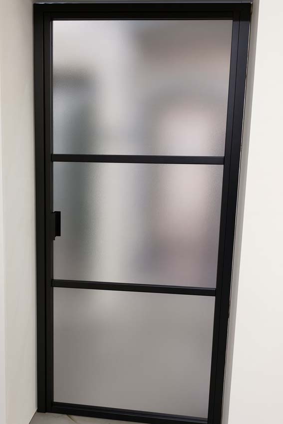 Porte intérieure vitrée simple Luxe Dimaro Nero verre mat sur mesure noir poussant à gauche