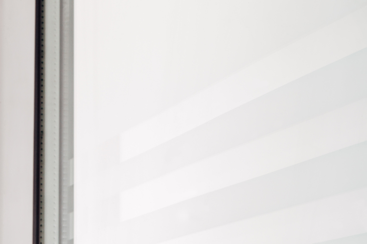 Buitendeur 3 klare lijnen PVC mat glas wit 980x2180mm linkstrekkend