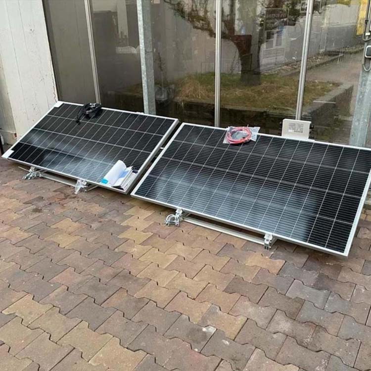 Plug & play zonnepaneel met stekker
