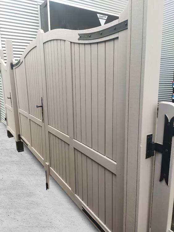Portail battant Meranti fermé 350x180cm