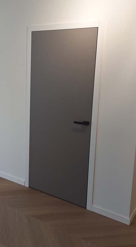 Complete binnendeur Invisible Flat Senso taupe 201,5x83cm tubespaan rechts + deurkast wit 30cm