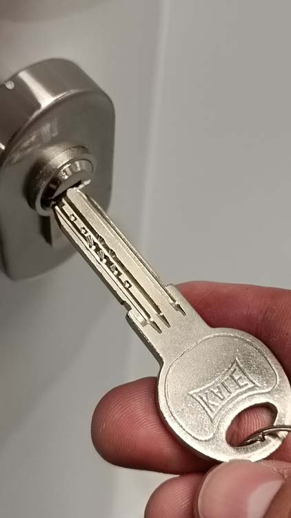 Porte extérieure Varno PVC avec finition aluminium anti-effraction blanc 980x2180mm ouvrant à droite