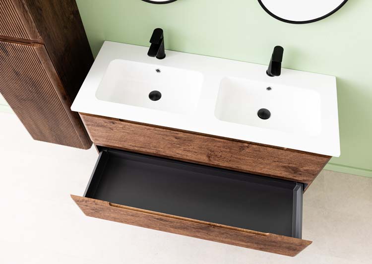 Meuble de salle de bains Jelte noyer suspendu avec lavabo double blanc mat 120cm Meuble de salle de bains Jelte noyer suspendu avec lavabo double blanc mat 120cm