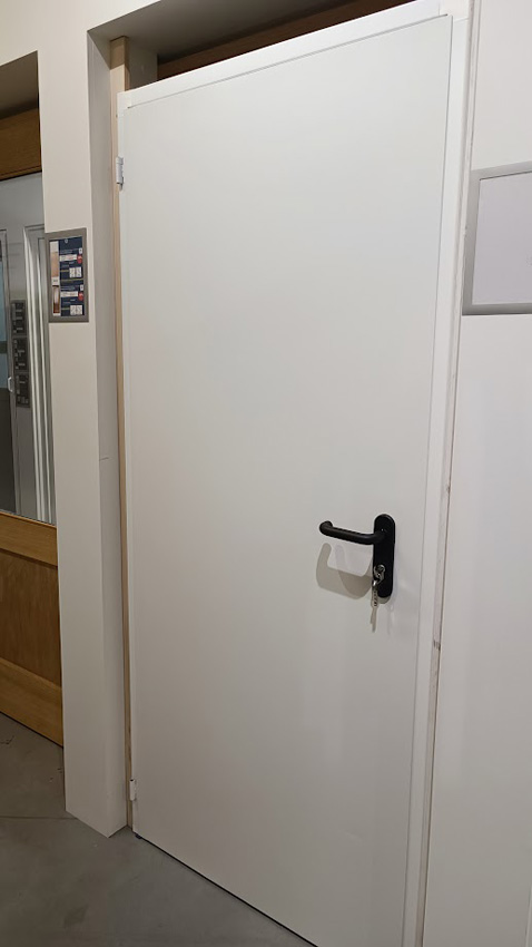 Technische stalen deur wit geïsoleerd 99x204,5cm omkeerbaar