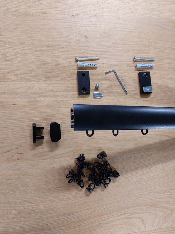 Rail BG mat zwart 2 meter voor plafondbevestiging complete set