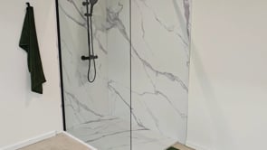 Panneau de douche Milo Slate blanc aspect marbre 91,4x243,8cm Panneau de douche Milo Slate blanc aspect marbre 91,4x243,8cm
