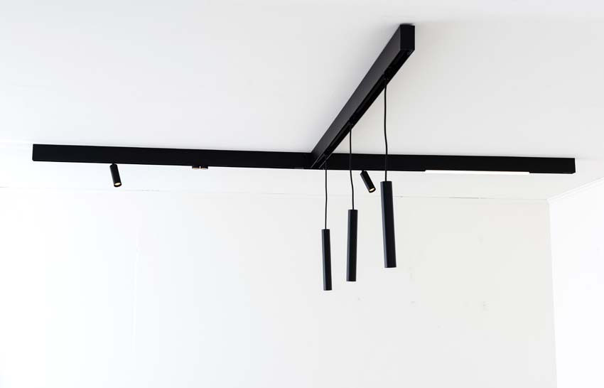 Rail lumineux Béa noir -  1,8m/2x1,2m - 3 lustres / 2 spots / 2 anneaux / 1 module - 6x4W