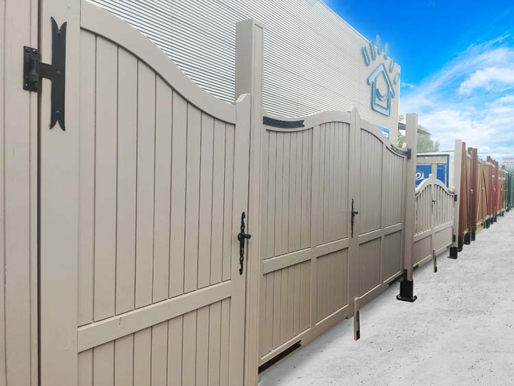 Dubbele poort Meranti hout 350x180cm gesloten