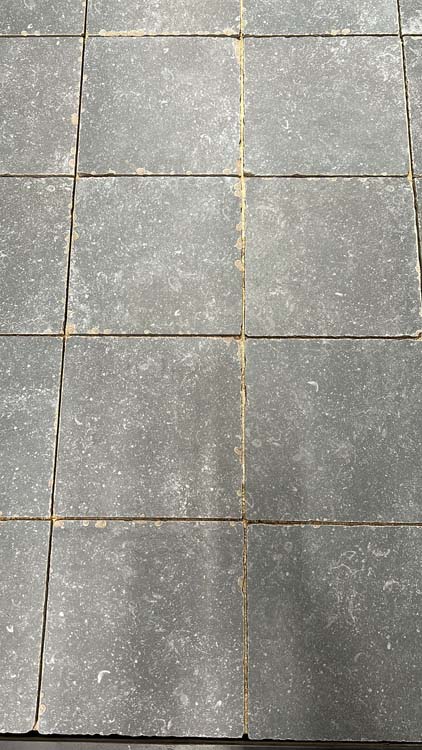 Tegel Binche donkergrijs getrommeld 20x20cm