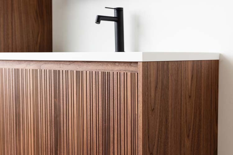 Meuble de salle de bains Warren noyer suspendu avec lavabo simple blanc mat 90cm