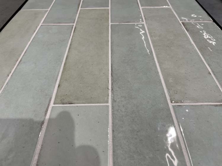 Carrelage mural Beccy Seaglass menthe brillant 6x24,5cm