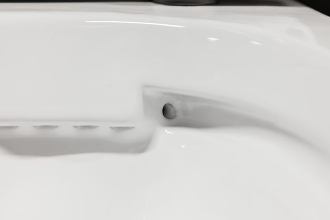 Toilette suspendue Gary sans rebord blanche raccourcie