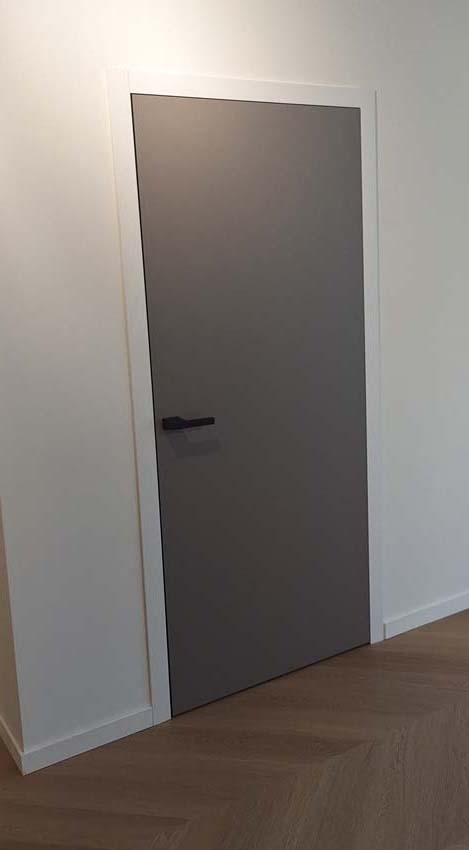 Complete binnendeur Invisible Flat Senso taupe 201,5x83cm tubespaan links + deurkast wit 30cm