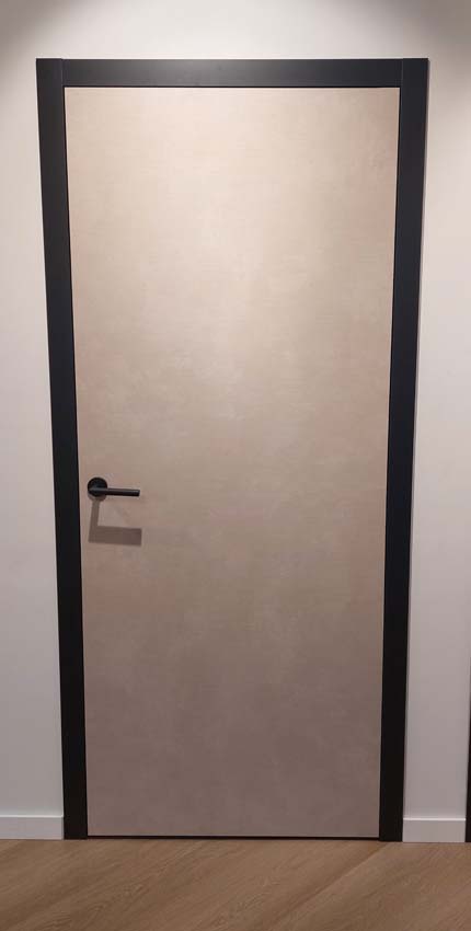 Complete binnendeur Mira beige 201,5x73cm tubespaan omkeerbaar + deurkast zwart 16,5cm