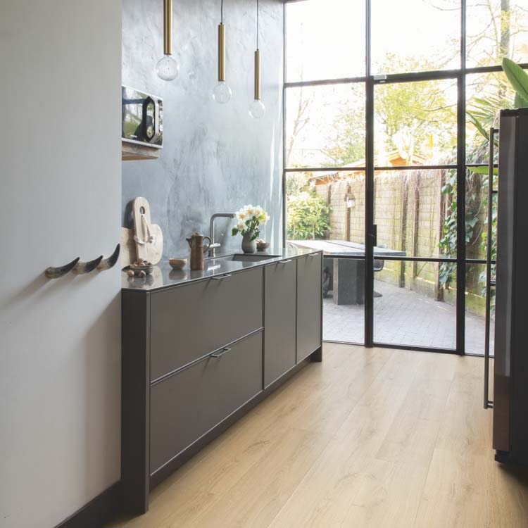 Stratifié Quick-Step Capture 9mm chêne naturel brossé 138x21,2cm