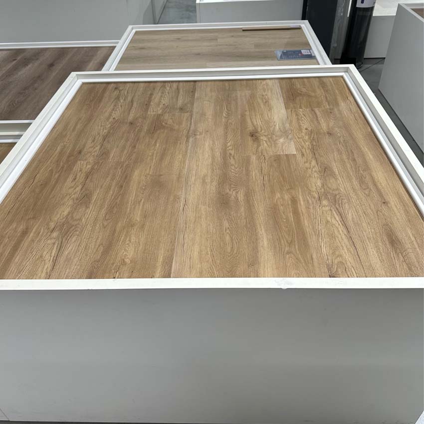 Vinyle planche rigid chêne marron puglia 4+1mm