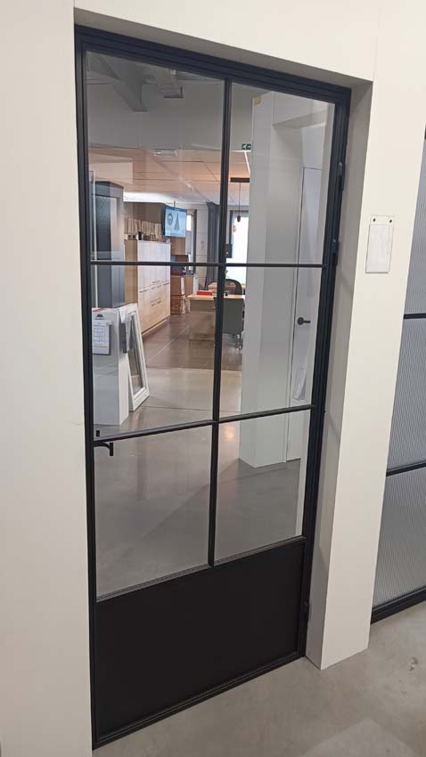 Porte intérieure simple en acier Black Beauty noir 6V poussant à droite sur mesure