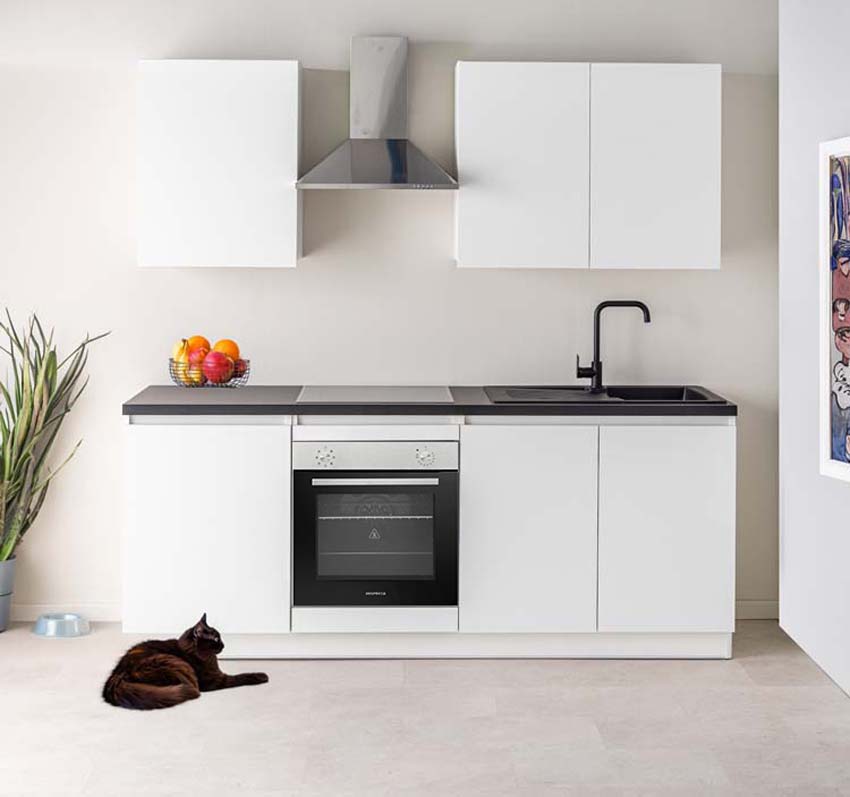 Cuisine Plenti blanche 220cm - avec appareils - plaque de cuisson vitrocéramique et hotte murale en inox