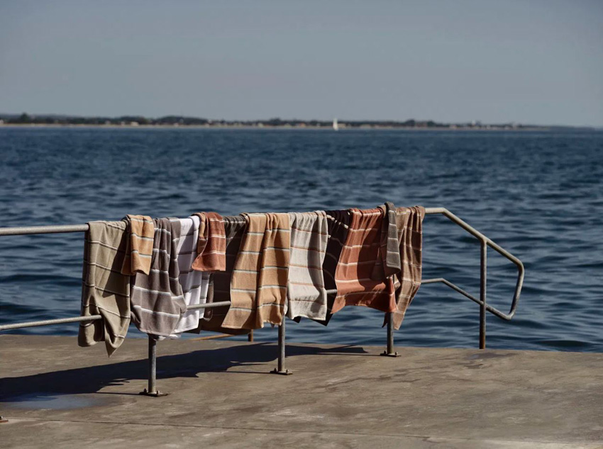 Serviette de toilette Zone Denmark Ume coton camel/bleu glacier 50x100cm