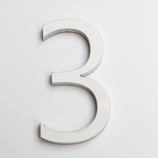 Numéro de maison 3 en PVC blanc 6cm avec bande adhésive