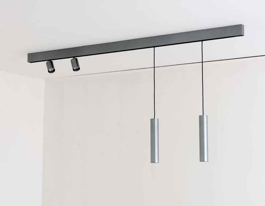 Railverlichting design Béa geborsteld staal 1,8m 2 spots & 2 pendels