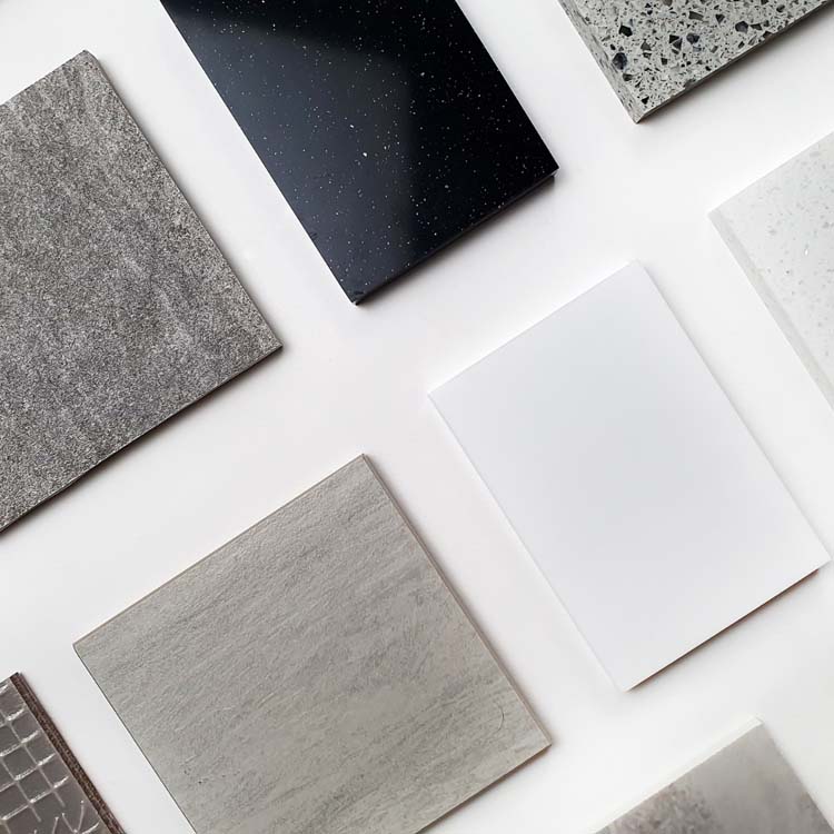Divers échantillons de carreaux de sol et de mur