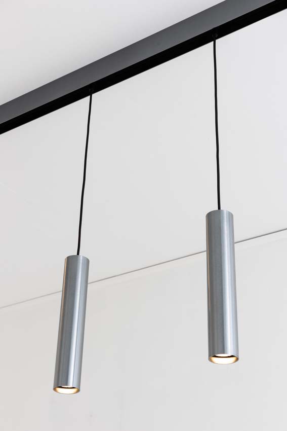 Railverlichting design Béa geborsteld staal 1,8m 2 spots & 2 pendels