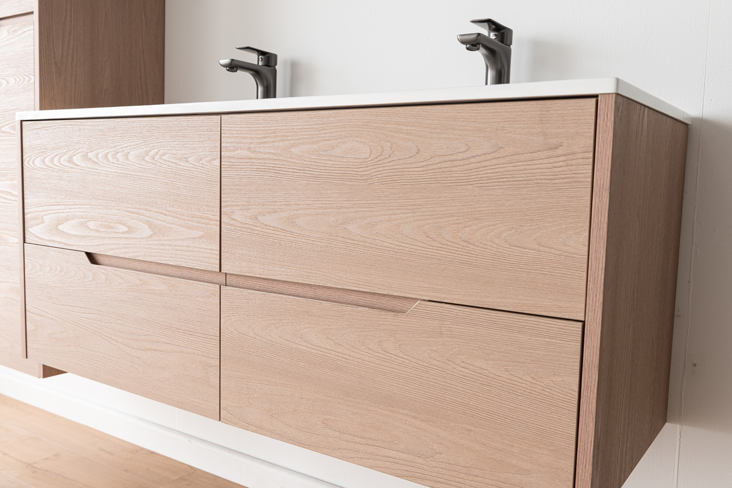 Meuble de salle de bains Tarik chêne Nordic suspendu avec double vasque blanc brillant 120cm