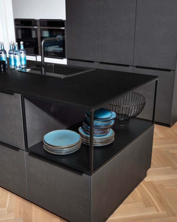 Keuken op maat met open kast zwart