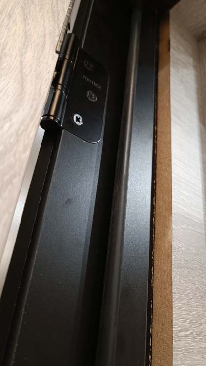 Porte intérieure complète Uran Grey Oak 201,5x78cm alvéolaire réversible + châssis noir 40cm