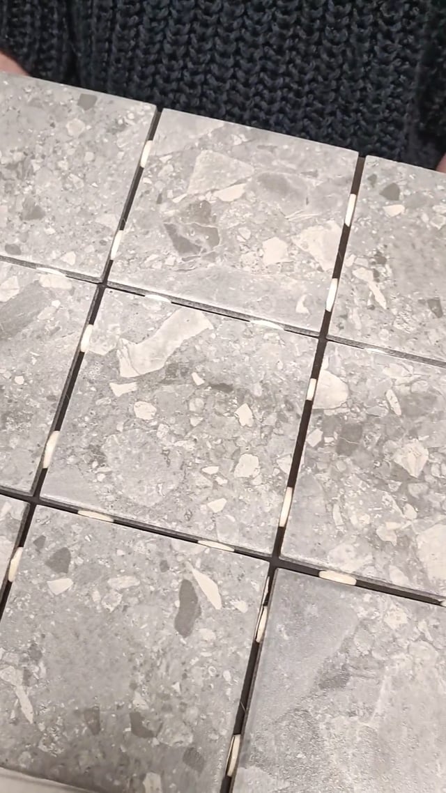 Faïence collée sur un filet Terrazzo gris 10 x 10 cm Faïence collée sur un filet Terrazzo gris 10 x 10 cm